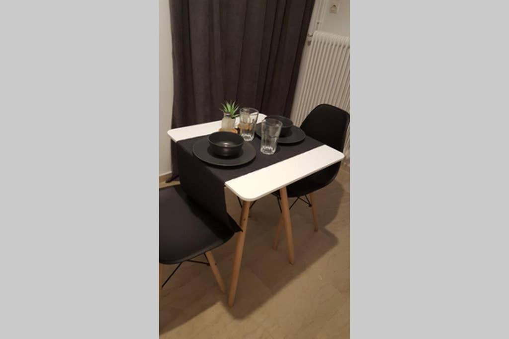 Apartment In The Heart Of The City 5 Лариса Екстериор снимка