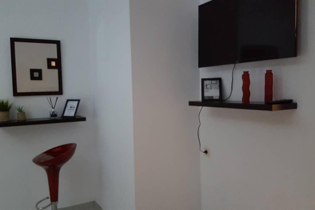 Apartment In The Heart Of The City 5 Лариса Екстериор снимка