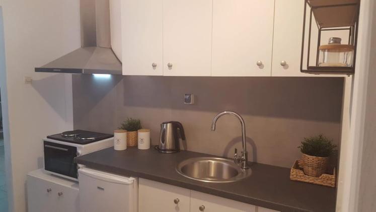 Apartment In The Heart Of The City 5 Лариса Екстериор снимка