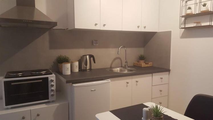 Apartment In The Heart Of The City 5 Лариса Екстериор снимка